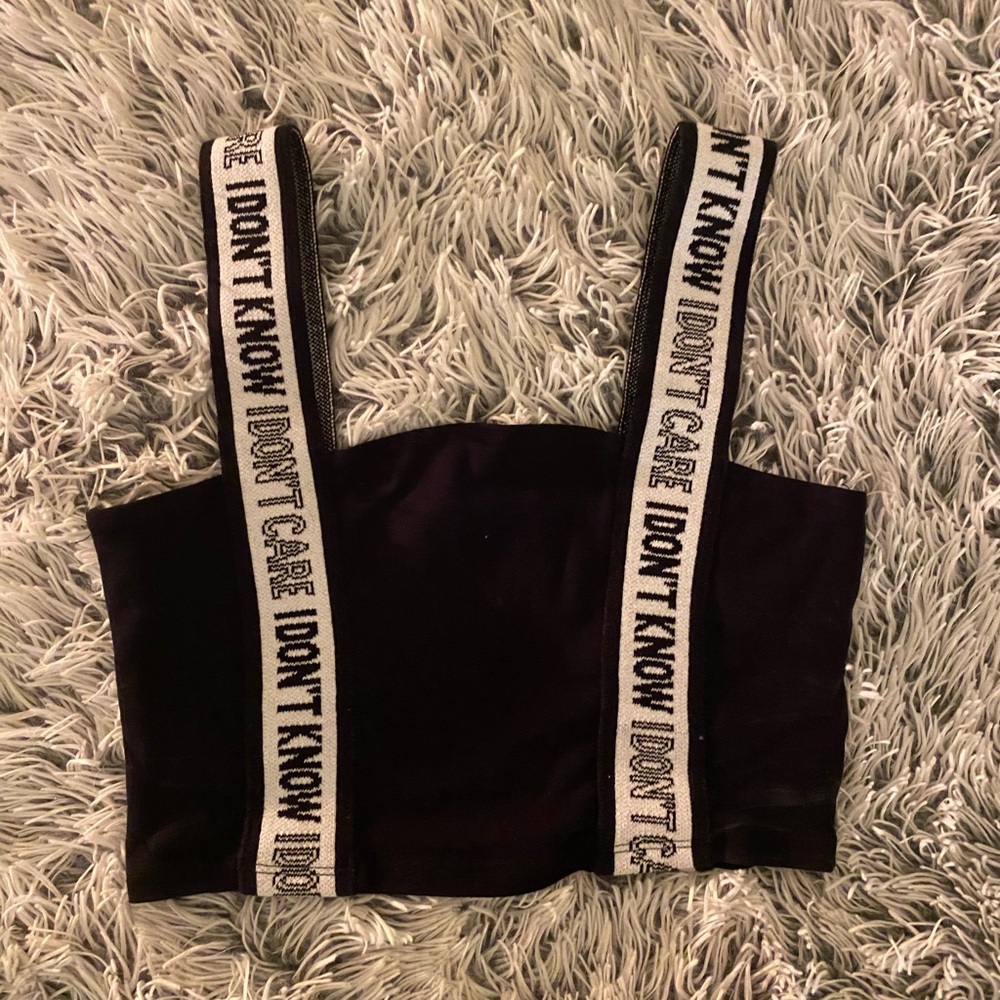 Black crop top with graphic straps🖤